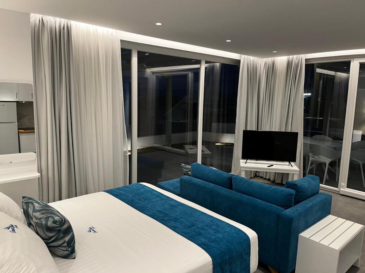 Ocean Blue Suites イエリソス エクステリア 写真