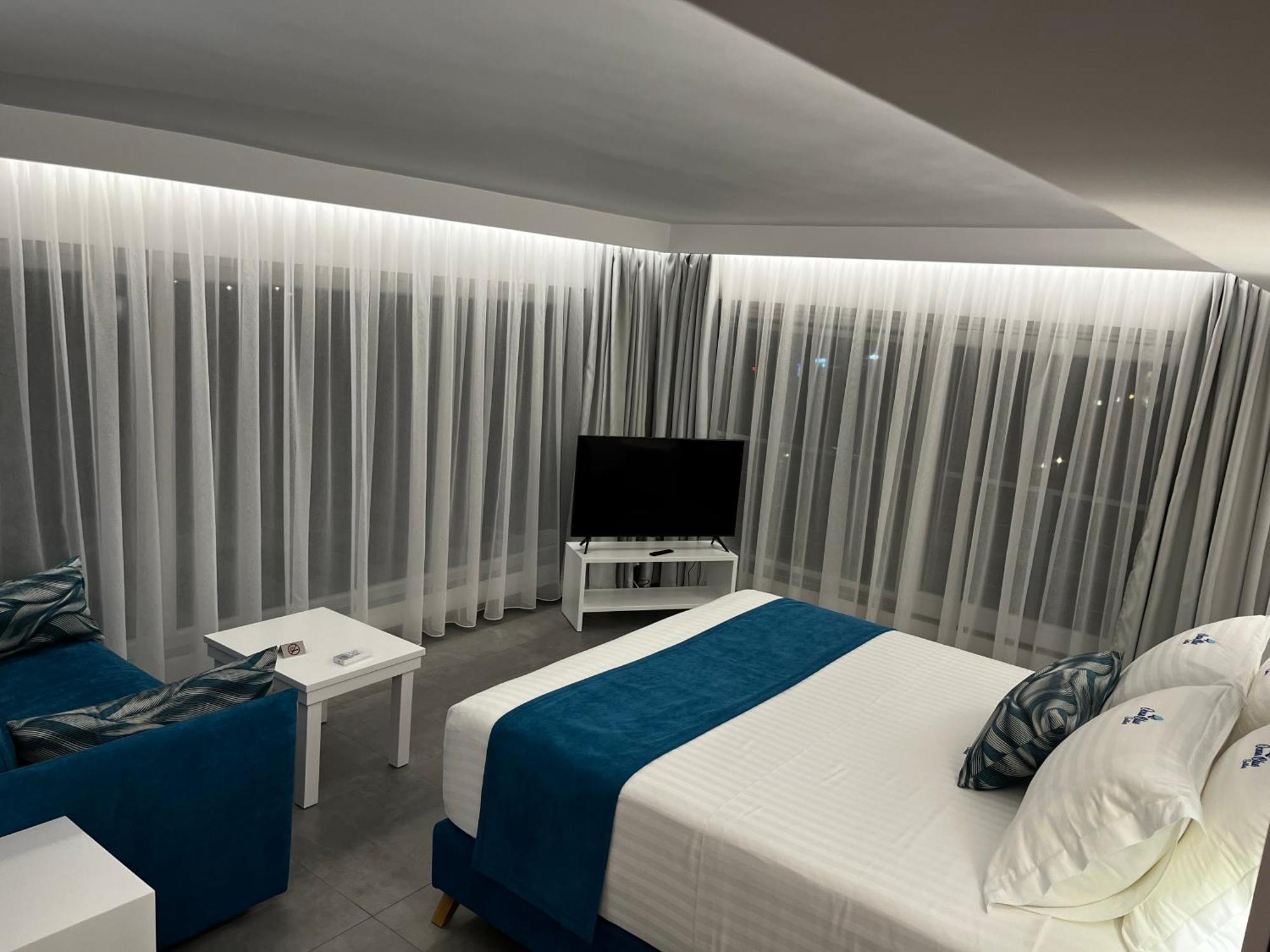 Ocean Blue Suites イエリソス エクステリア 写真